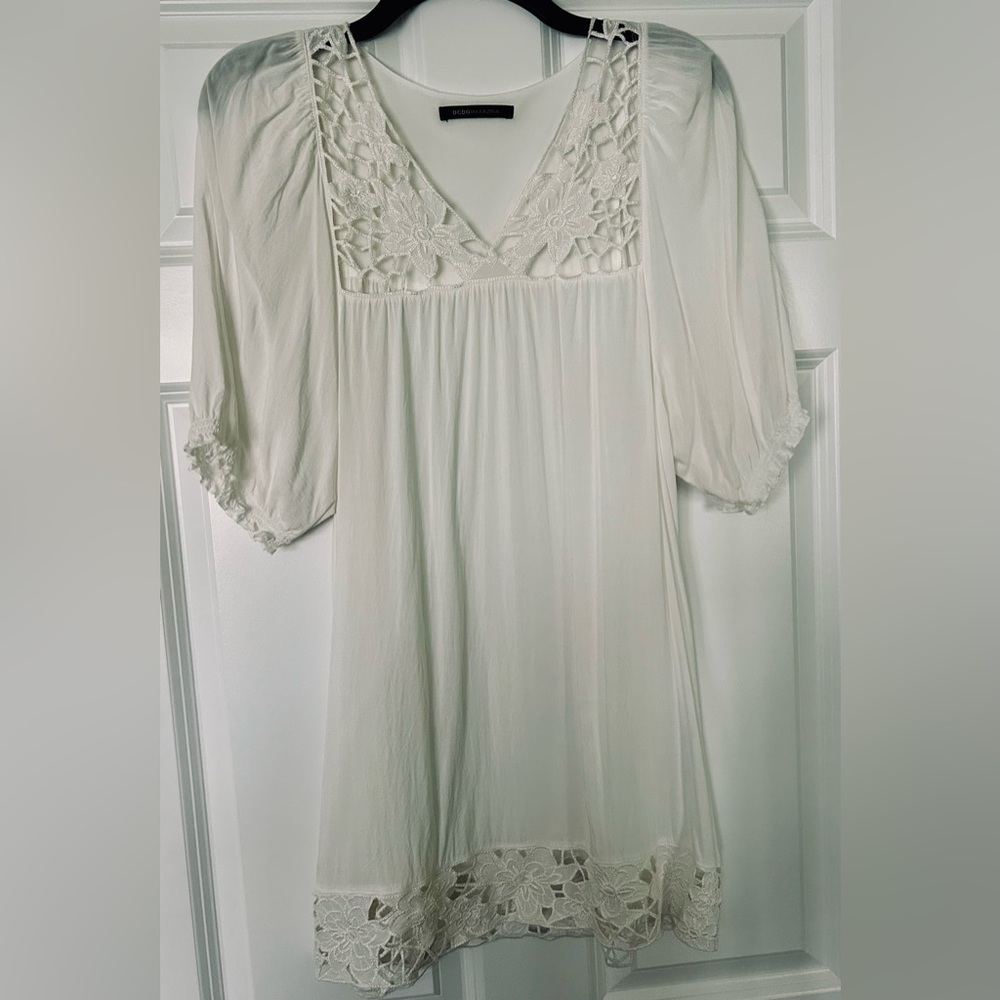 BCBGMaxAzria Cream Blouse/Tunic with Lace Accents